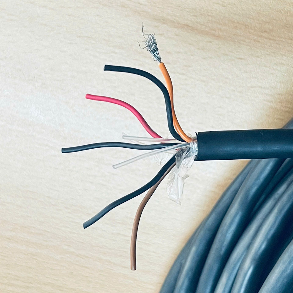 Cáp Điều Khiển Chuyển Động Dài 30M Dài Cable HITACHI 6 Core x 1.53mm² Cable OD 7.7mm For Encoder Servo Cable