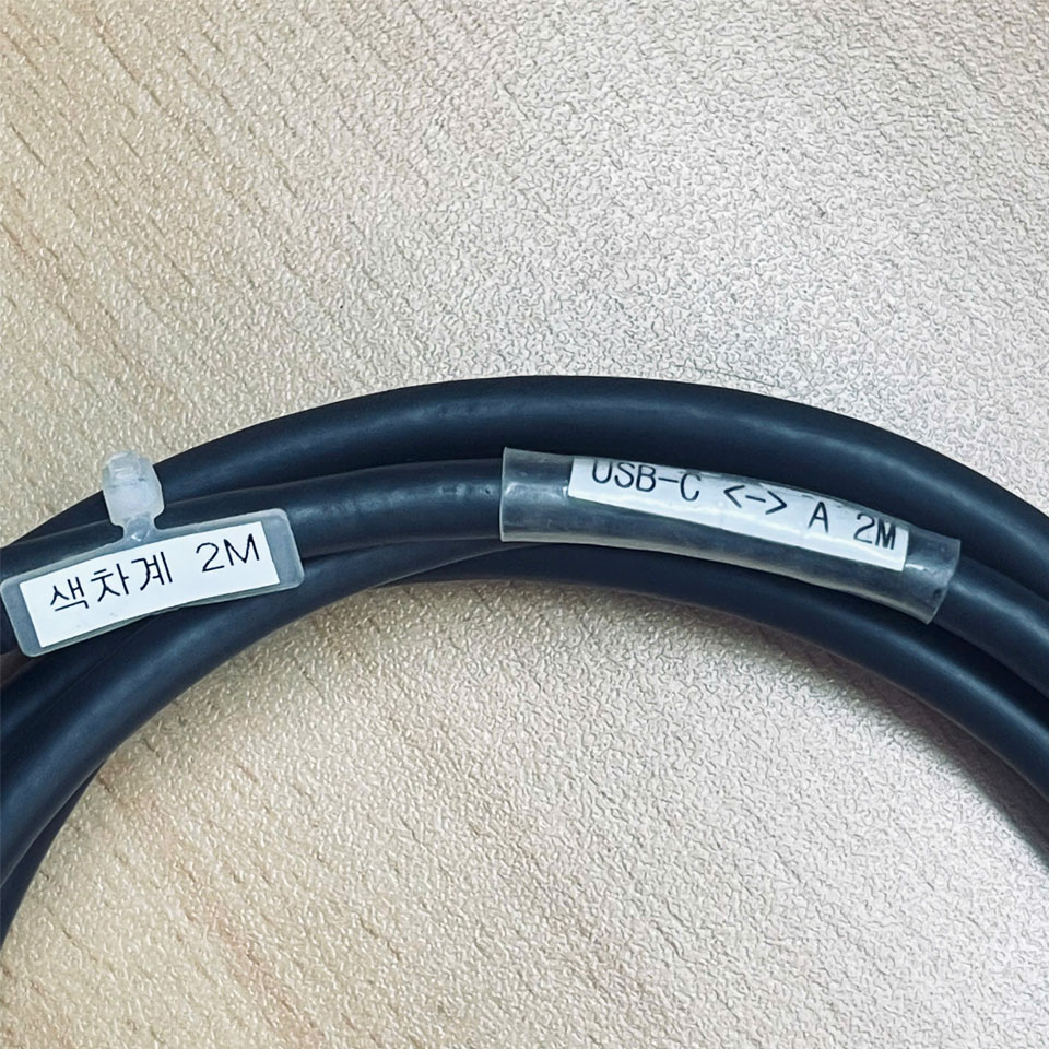 Cáp USB-C <-> A 2M Cable Scew Locking Right Angle USB-C to USB-A Dài 2M For CNC Machines Industrial Robots
