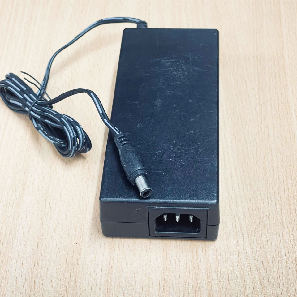 Adapter 54V 2.4A NUA-6540240-l1 Connector Tip Size 6.0mm x 4.4mm For Màn Hình Tương Tác Poly