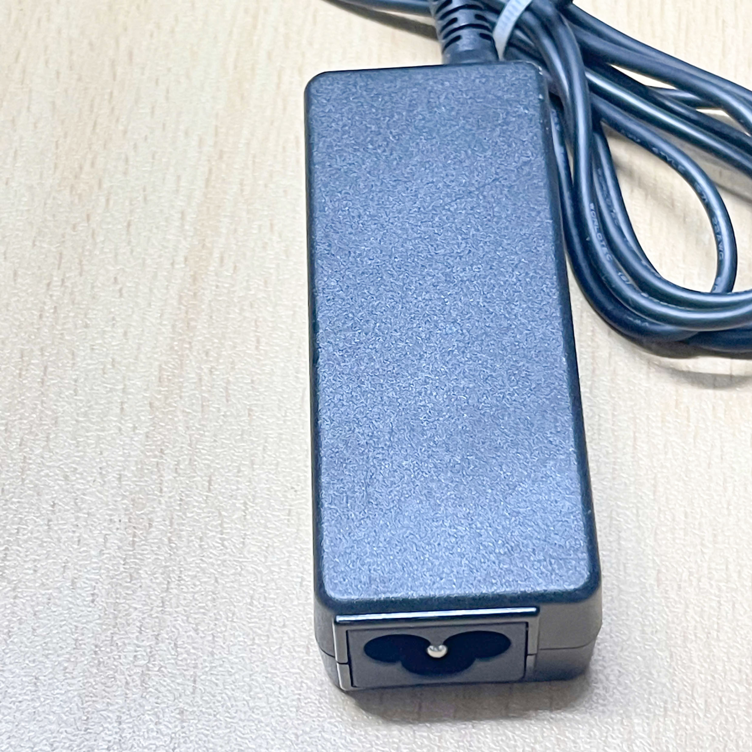 Adapter 19V 2.1A 40W DELTA ELECTRONICS INC ADP-40KD BB Connector Tip Size 5.5mm x 2.5mm