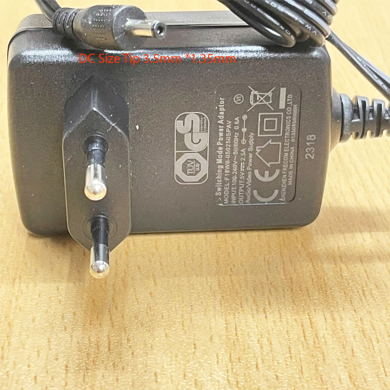 Chuyển Nguồn Adapter 5V 2.5A F18W6-050250SPAV Connector DC Size Tip 3.5mm x 1.35mm Dây Dài 1.5M