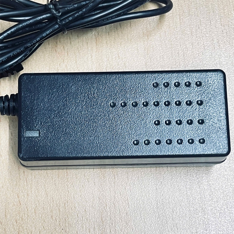 Bộ Chuyển Đổi Nguồn Adapter 12V 2A I.T.E P35-120200 Connector Size 5.5mm x 2.1mm