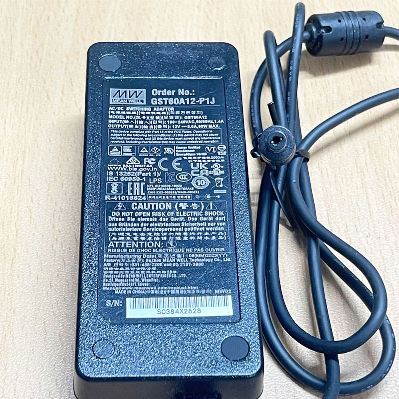 Adapter 12V 5A GST60A12-P1J MEAN WELL Connector Size 5.5mm x 2.1mm For Máy Quét 3D Cầm Tay ARTEC EVA-M 3D SCANNER