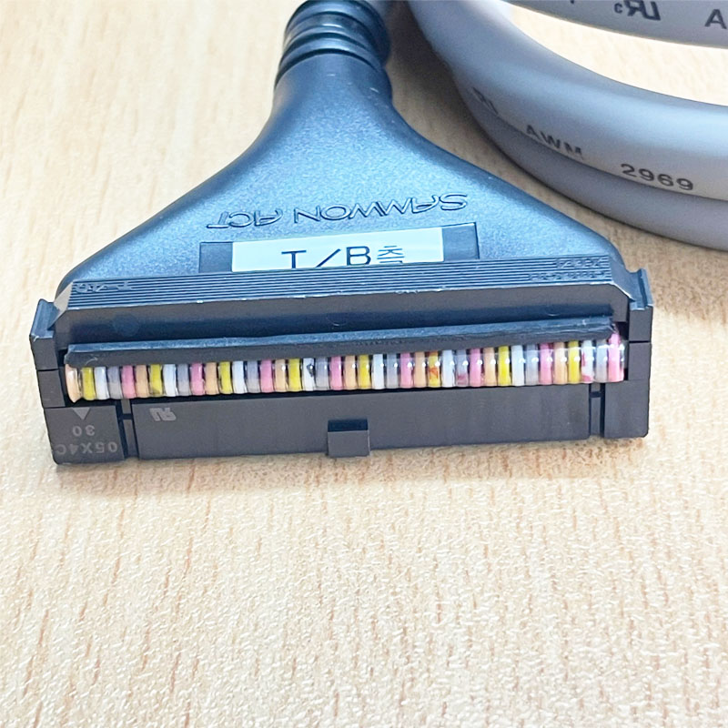 Cáp I/0 C40HH-10PU-XBI IOLINK SAMWON Dài 1M PLC Connection I/O Cable IDC 40 Pin to IDC 40 Pin For PLC Mitsubishi Q Series