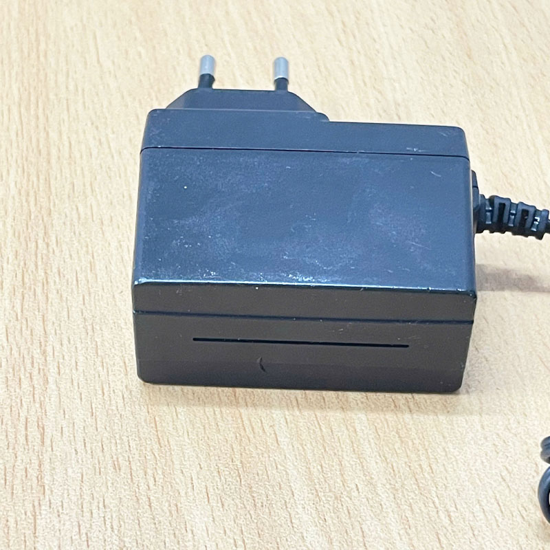 Adapter MOTOROLA 14V 1A MH14-1140100-C5 Chân cắm DC Size 5.5mm x 2.5mm For Bộ Đàm MOTOROLA XIR 6620I TIA UHF/VHF