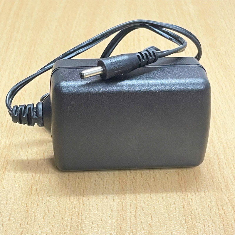 Chuyển Nguồn Adapter 5V 2.5A F18W6-050250SPAV Connector DC Size Tip 3.5mm x 1.35mm Dây Dài 1.5M