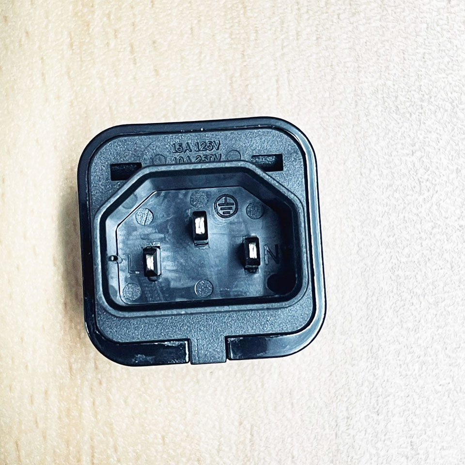 Rắc Chuyển Nguồn IEC C14 Male to Universal Female UK US Socket 125V 15A 250V 10A 800W Black Power Adapter Converter