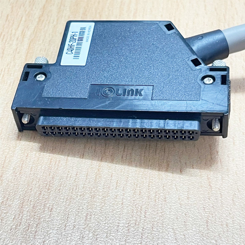 Cáp I/O SAMWOM IO-LINK C40HF-20PH-1 SAMWON Dài 2M Kết Nối PLC LS