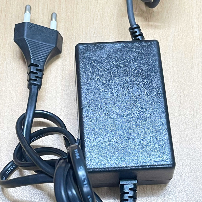 Bộ Chuyển Nguồn Adapter 12V 2.5A 30W LOADUS GQ-3012 Sentech-6P-SMPS-2M-R Connector Size Hirose HR10A-7P-6S(73) 6 Pin Female Dài 2M For Basler ace2 GigE Power Supply Industrial Camera