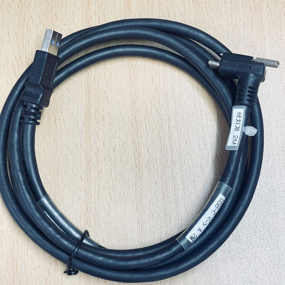Cáp USB-C <-> A 2M Cable Scew Locking Right Angle USB-C to USB-A Dài 2M For CNC Machines Industrial Robots