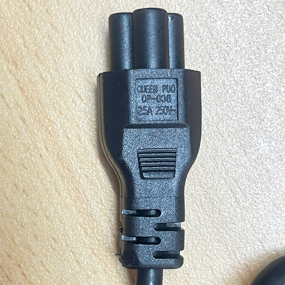 Dây Nguồn QUEEN PUO QP-004 QP-038Chuẩn 2 Chân Đầu Tròn AC Phích Cắm Vuông Góc AC Power Cord Schuko CEE7 Euro Plug to C5 2.5A 250V 3x0.75mm² Length 0.7M