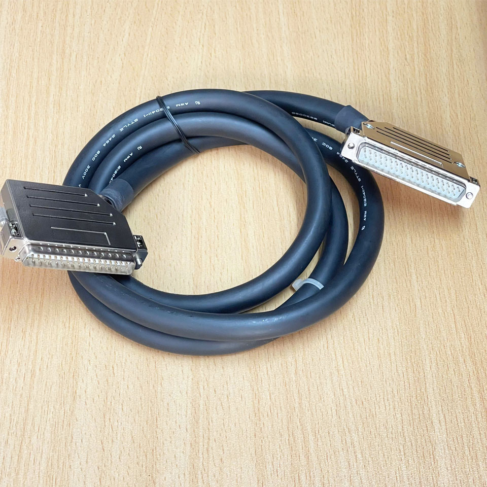 Cáp SCSI D-Sub DB37 Pin Male to Male Dài 1.5M Shielded Black OD 13mm with 45 Degree Metallized Niken