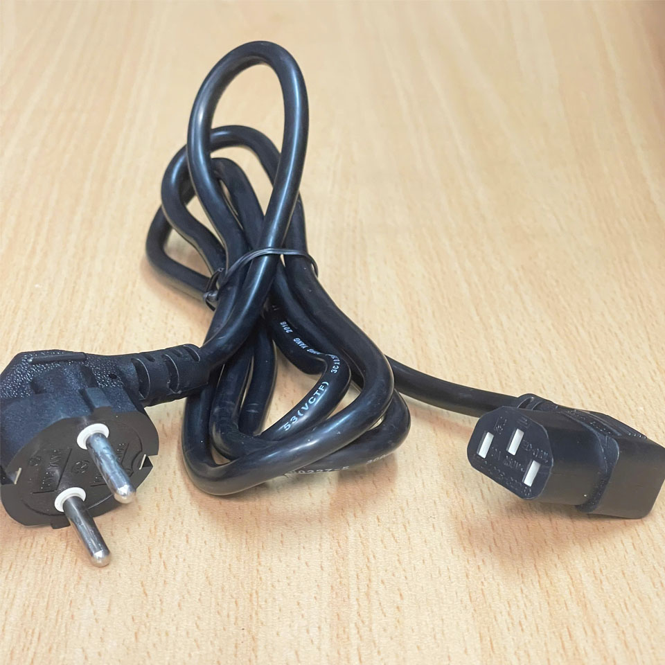 Dây Nguồn Vuông Góc Phải Chữ L 90 Độ DONG YANG DYP-G10B C13 European Schuko Power Cord CEE 7/7 to Right Angle IEC320 C13 10A 250V 3x0.75mm² Dài 1.5M