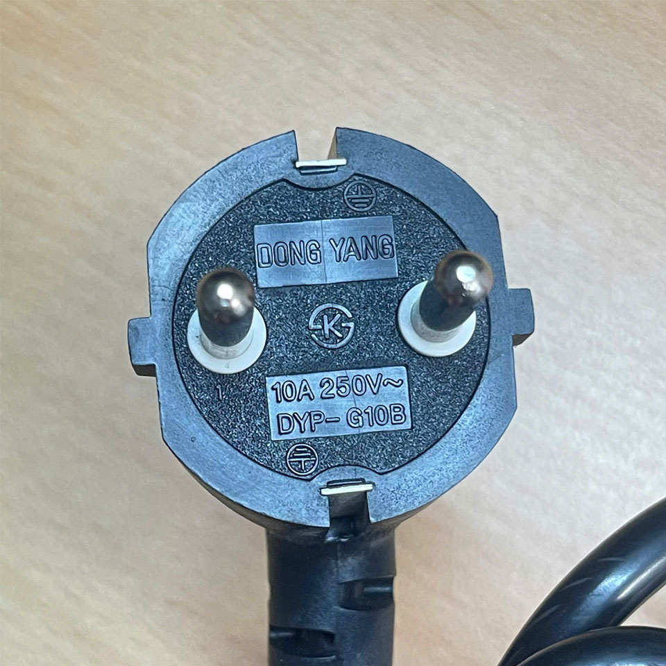 Dây Nguồn Vuông Góc Phải Chữ L 90 Độ DONG YANG DYP-G10B C13 European Schuko Power Cord CEE 7/7 to Right Angle IEC320 C13 10A 250V 3x0.75mm² Dài 1.5M