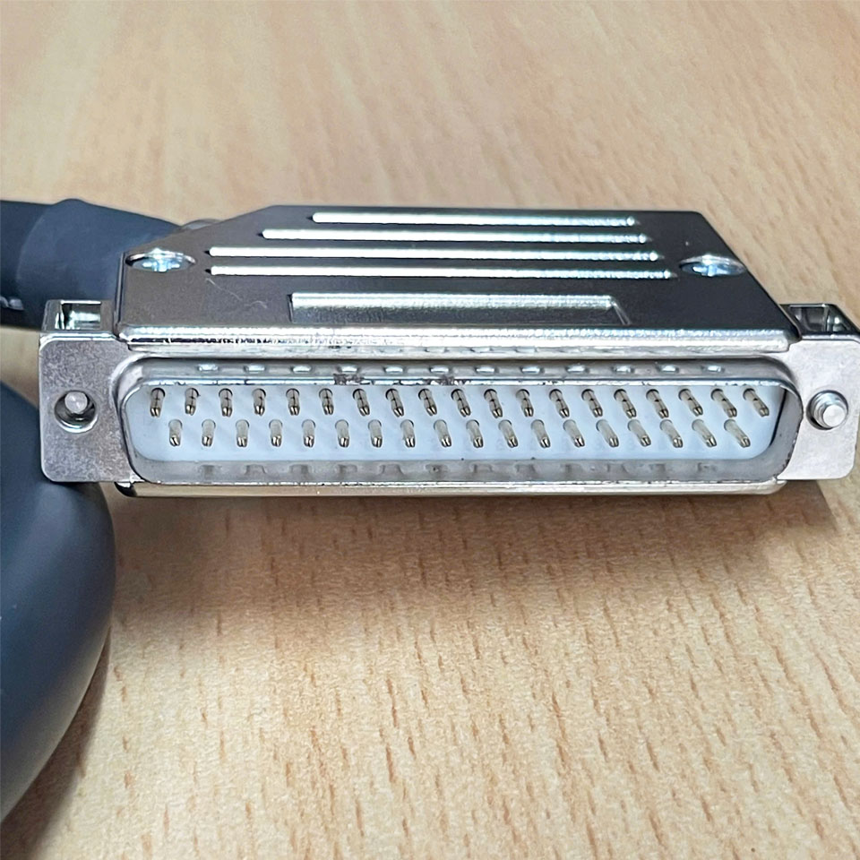 Cáp SCSI D-Sub DB37 Pin Male to Male Dài 1.5M Shielded Black OD 13mm with 45 Degree Metallized Niken