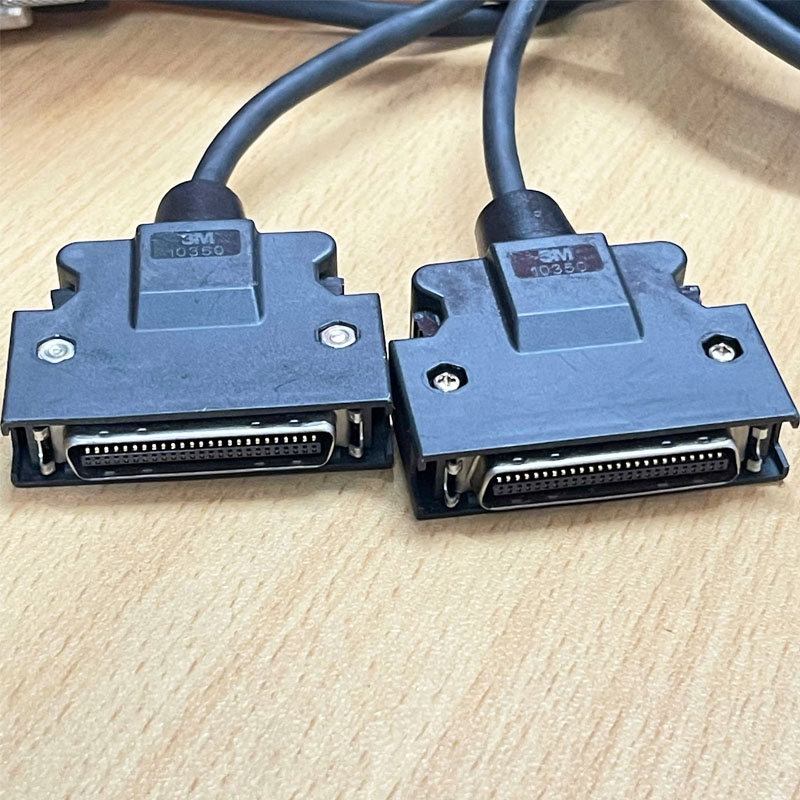 Cáp SCSI 68 Pin VHDCI Male to Slipter 2 MDR 50 Pin Male Shielded Dài 3.5M Cable E108683 30AWG X 15PR TAIYOUNG For AJINEXTEK ATX APC-EB36 TERMINAL BLOCK Dedicated Computer Connection, Possibly In An Industrial System or Special Peripheral Device.