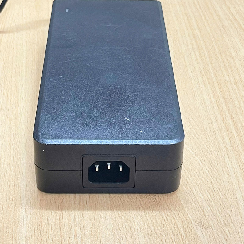 Chuyển nguồn Adapter NETGEAR 54V 3.7A 200W KPM200R-VI Connector Tip Size 5.5mm x 2.5mm For 16-Port Ethernet PoE+ Switch KPM200R-VI 332-11047-03 3.7A5mm