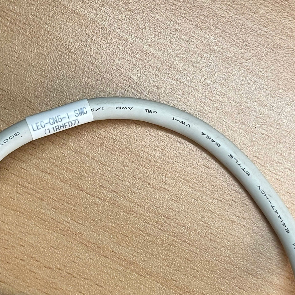 Cáp LEC-CN5-1 SMC (11RHFD7) Dài 1.5M Cable IDC HRS 26 Pin Female Pitch 1.27mm to 26 Core Flying Leads Cable HITACHI E41447-HCV For Connecting a Stepper Motor Controller or Driver LECP6 LECA6 Series to a PLC.