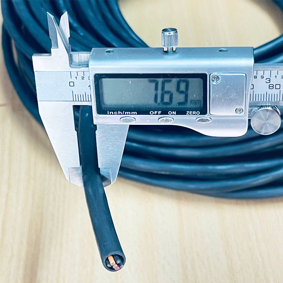 Cáp Điều Khiển Chuyển Động Dài 30M Dài Cable HITACHI 6 Core x 1.53mm² Cable OD 7.7mm For Encoder Servo Cable
