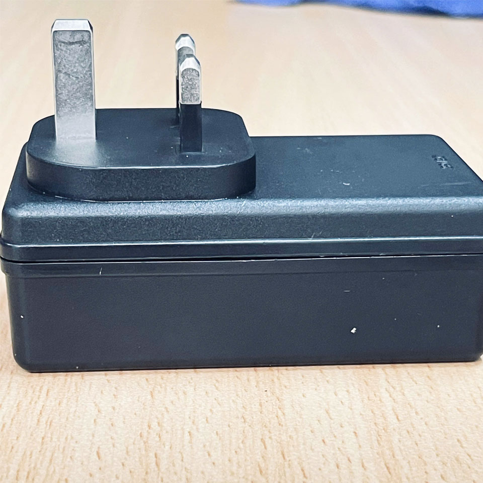 Adapter 18V 2.5A HON-KWANG HK-X345-A18 UK Plug Connector Size 5.5mm x 2.5mm