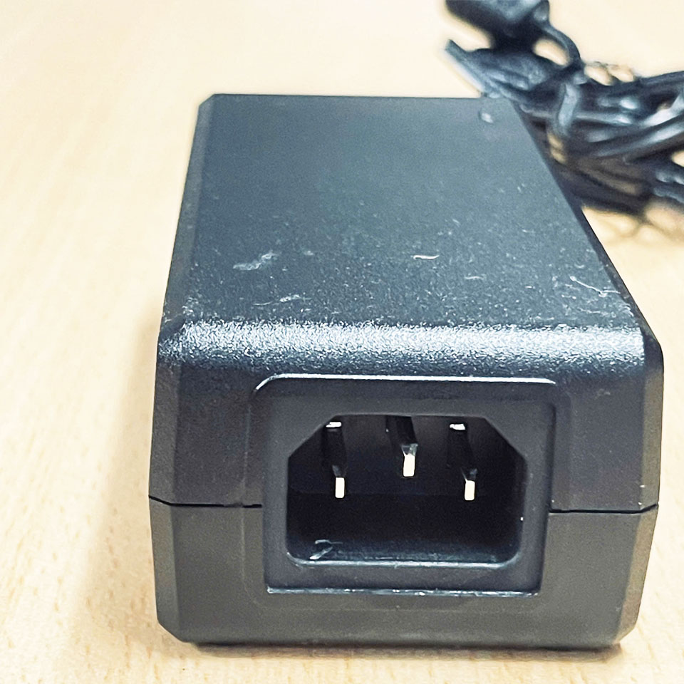 Adapter 12V 4.2A 50W ADAPTER TECH ATS050T-P121 Connector Tip Size 5.5mm x 2.1mm For Thiết Bị Âm Thanh Mackie DL1608 16-channel iPad-controlled Digital Mixer