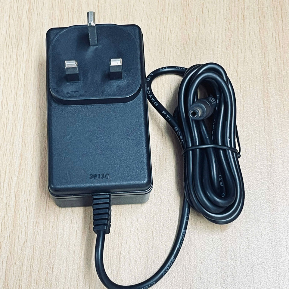 Adapter 18V 2.5A HON-KWANG HK-X345-A18 UK Plug Connector Size 5.5mm x 2.5mm