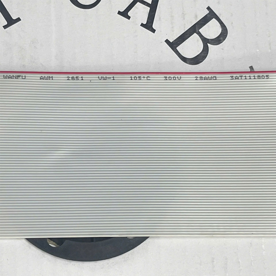 Cáp 64 Pin IDC Flat Ribbon Cable 1.27mm Pitch 28AWG 9 Mils 64 Way Unscreened 81.3mm Width 28AWG 300V Dài 75M 250ft