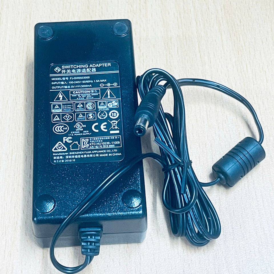 Adapter 5V 3A SHENZHEN FJ-SW0503000 IEC C14Connector Tip Size 5.5mm x 2.5mm