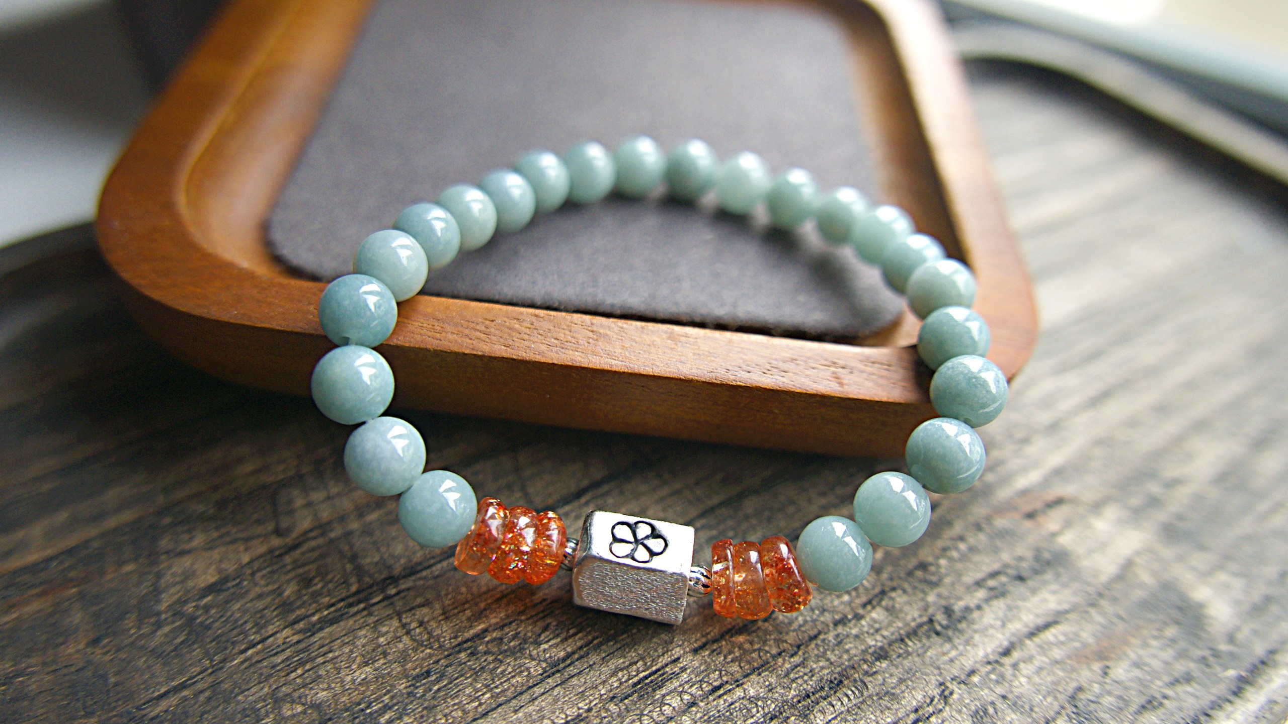 Vòng tay lam ngọc kết hợp với đá Sunstone