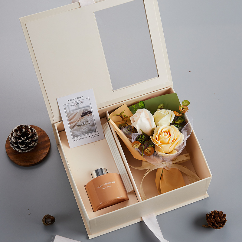 Set quà tặng bạn gái hoa sáp kèm tinh dầu