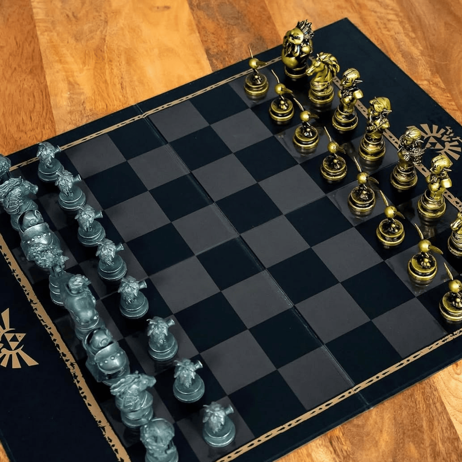 THE LEGEND OF ZELDA CHESS SET (Hàng mới về)