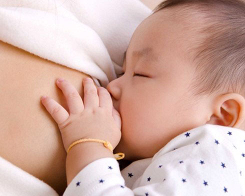 6 cách hữu ích giúp tăng nguồn sữa mẹ sau sinh