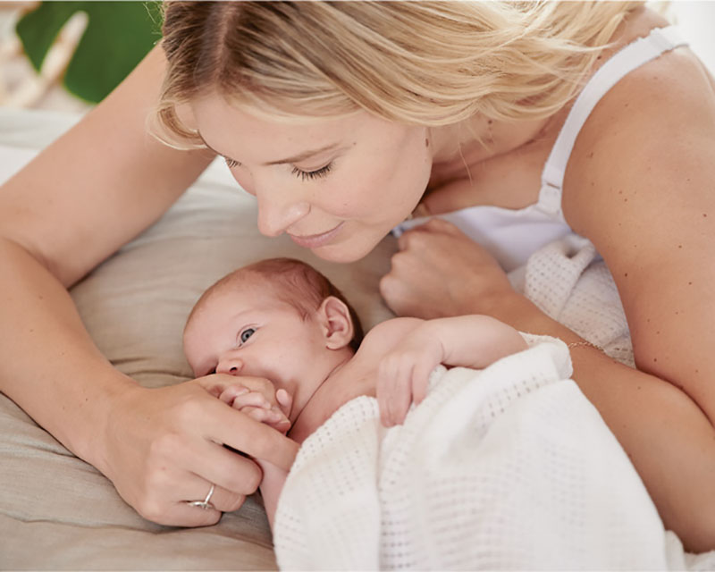 Cách chăm sóc trẻ sơ sinh vừa chào đời đúng quy trình mẹ cần biết