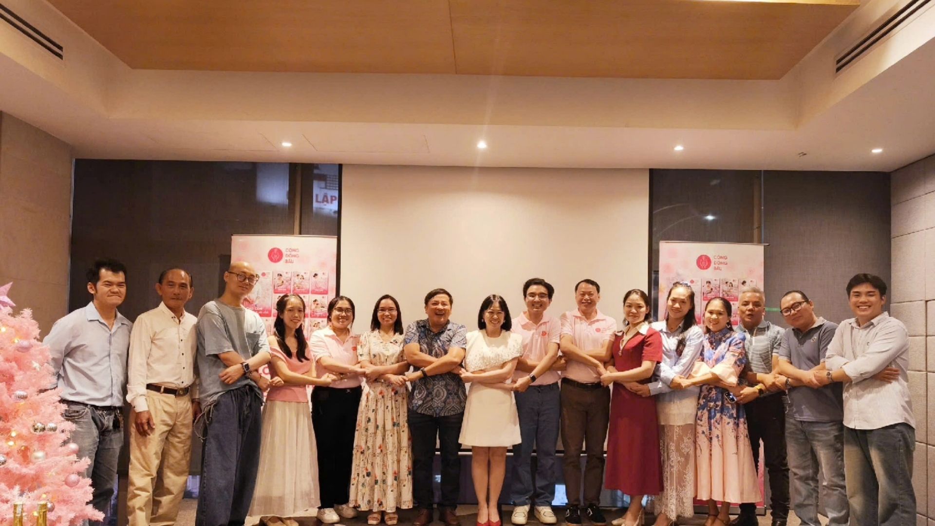 Cộng Đồng Bầu Tuyển Dụng Nhiều Vị Trí Năm 2026 - Ra Tết Đi Làm Ngay