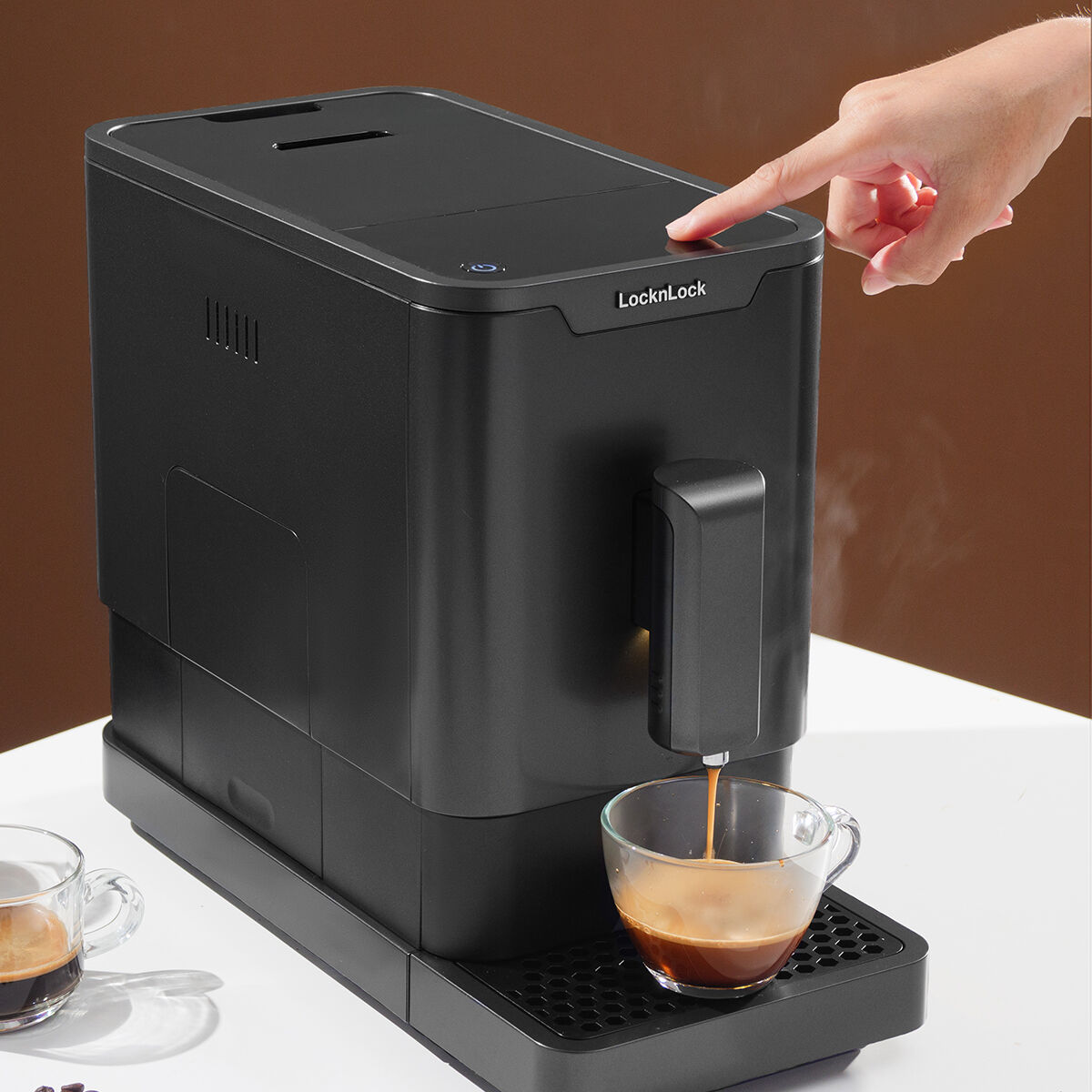 EJC636BLK - Máy pha cà phê Locknlock Espresso Machine 220V, 50Hz, 1235W - Màu đen