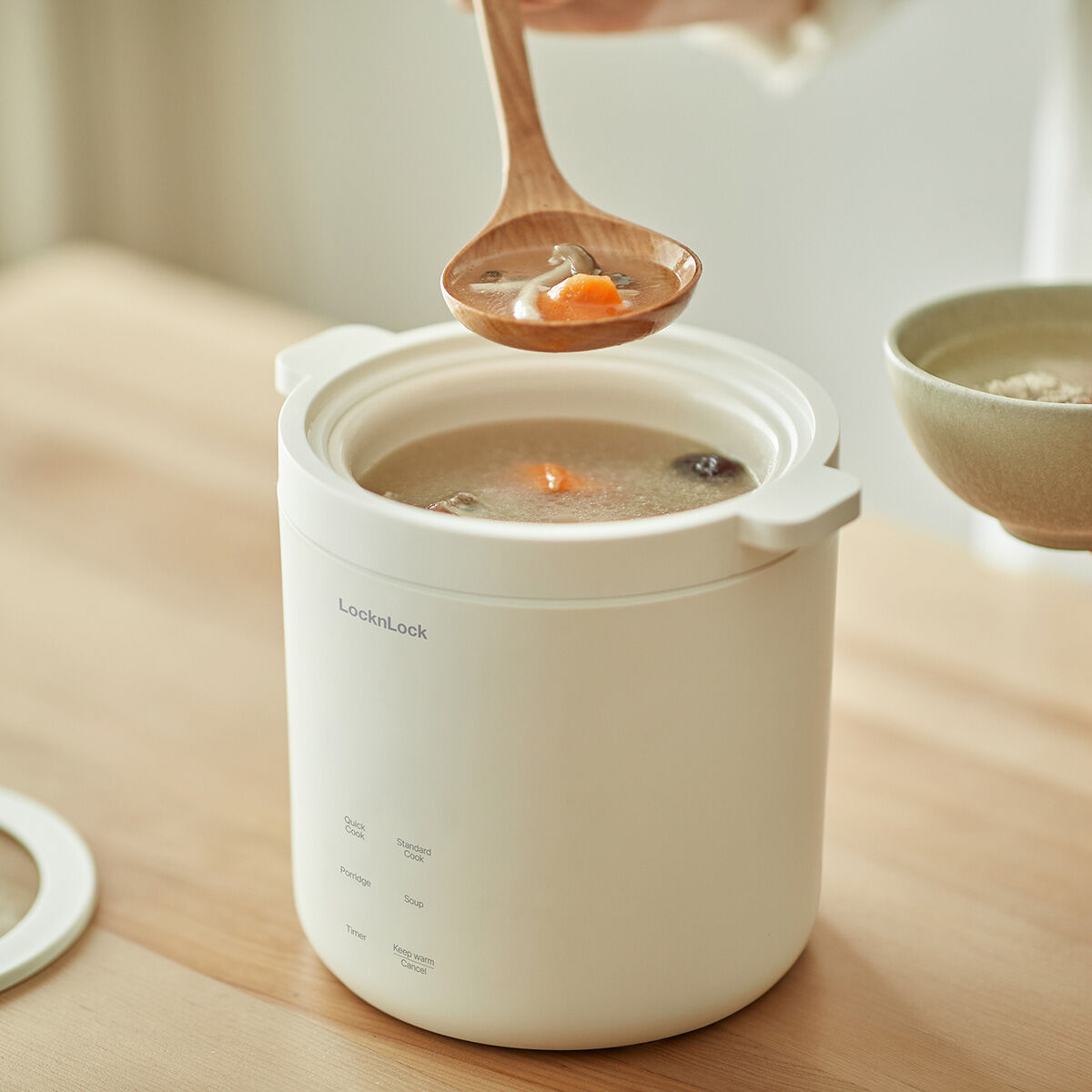 EJR314IVY - Nồi cơm điện mini LocknLock Mini rice cooker 220V, 50Hz, 300W, 0.6L - Màu ngà