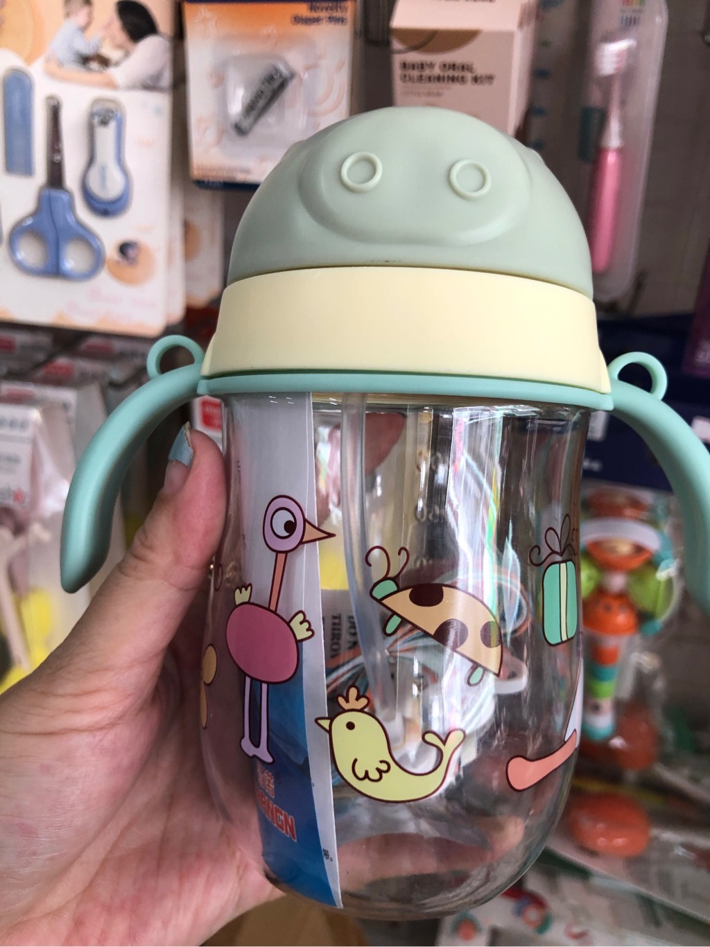 bình nước ống hút dây đeo lợn 380ml