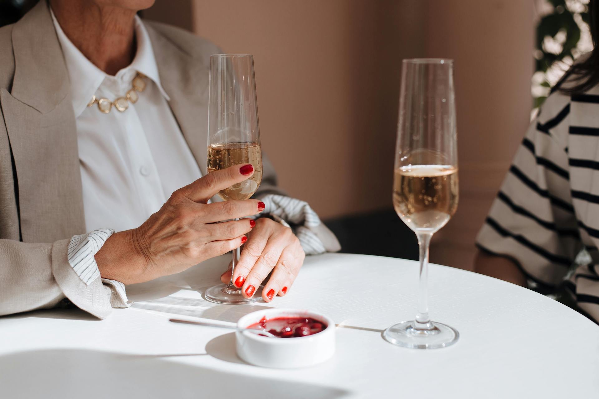 Những Hiểu Lầm Phổ Biến Về Rượu Vang Mà Ai Cũng Nên Biết