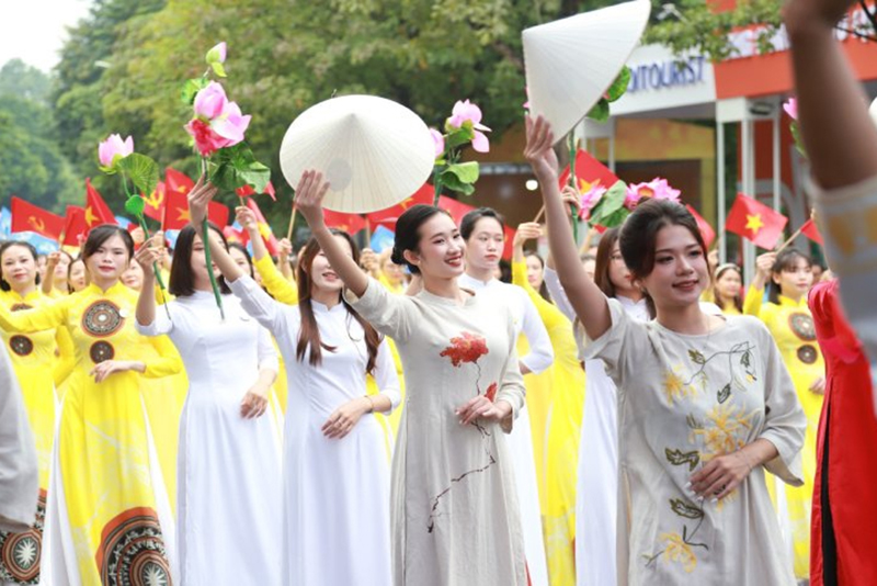 Ao dai - Vietnamese Traditional Dress