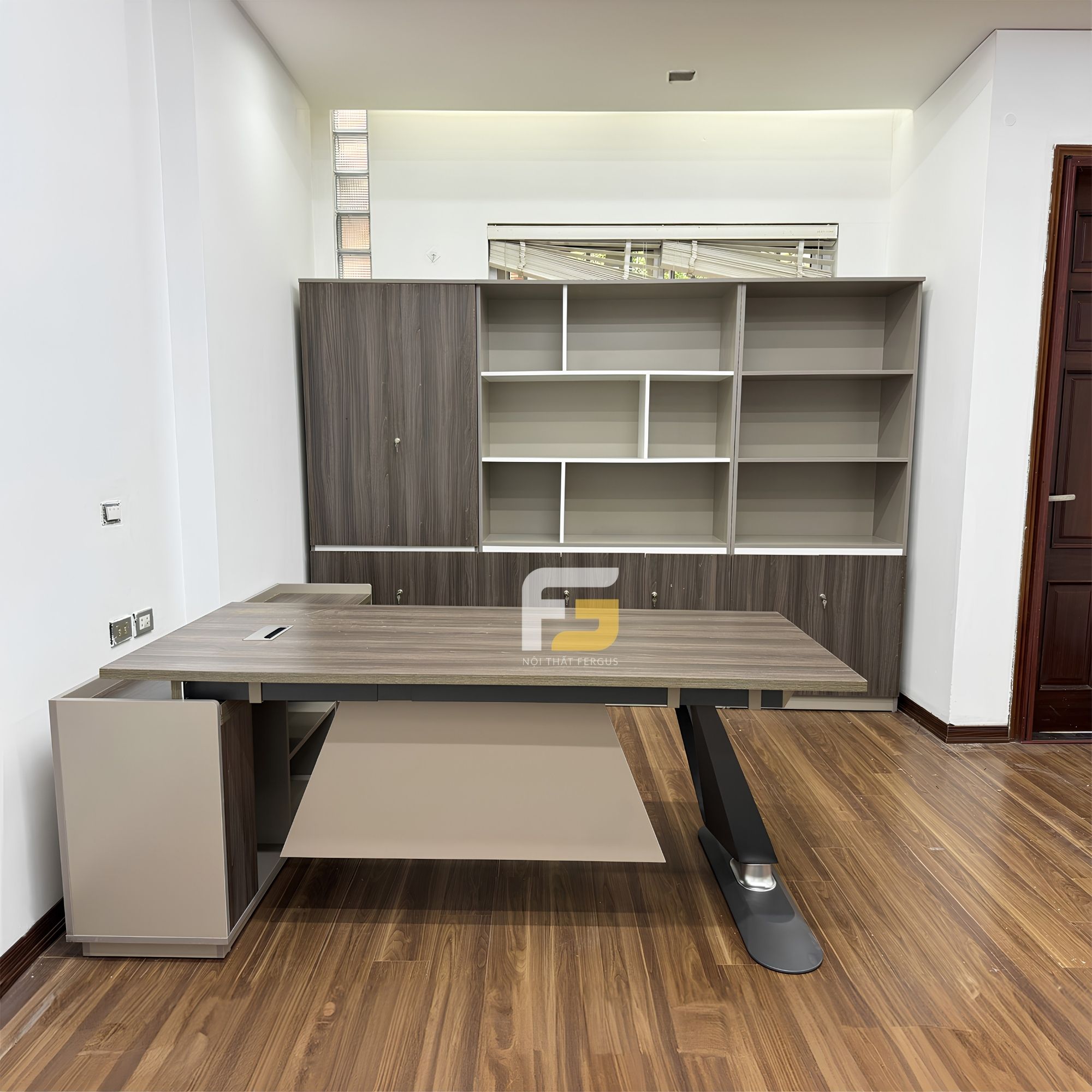 Bàn Giám Đốc Nhập Khẩu FGBGDN006