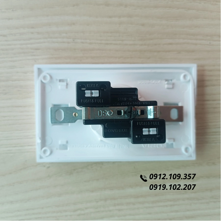 Ổ Cắm Điện Âm Tường 2 Lỗ Hàn Quốc Dosel DC2218