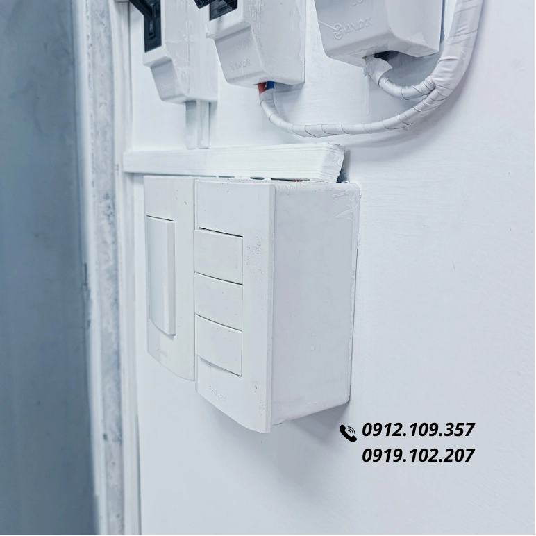 Đế Ổ Cắm Điện Âm Tường Loại Dày 5cm Hàn Quốc Dosel DLC2218