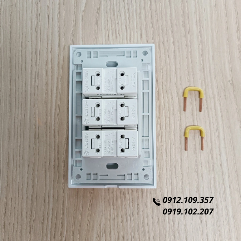 Công Tắc Điện Âm Tường 3 Nút Nhấn Hàn Quốc Dosel DLW2108