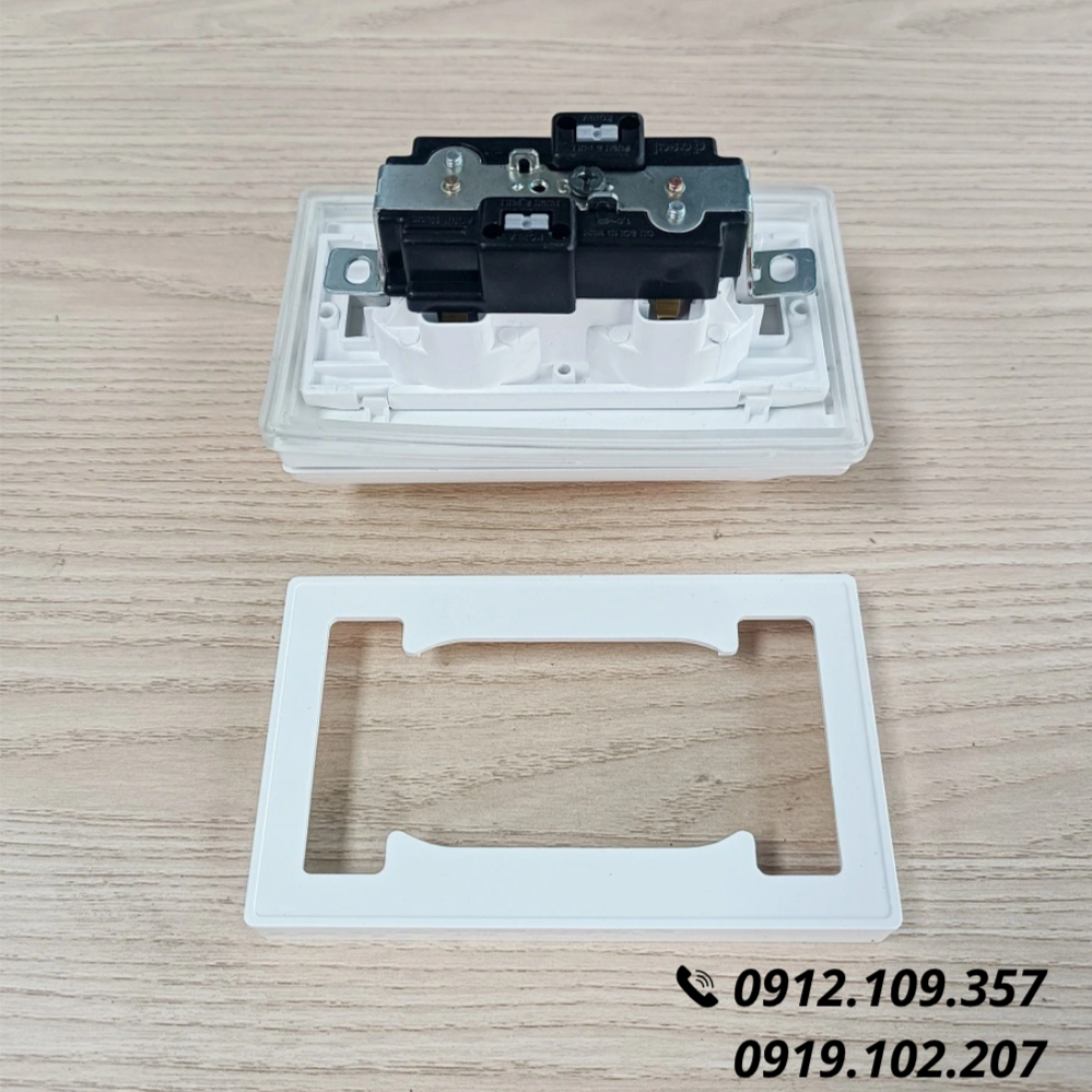 [Combo] Đế Mỏng Và Ổ Cắm Chống Nước Nắp Dọc Hàn Quốc Dosel