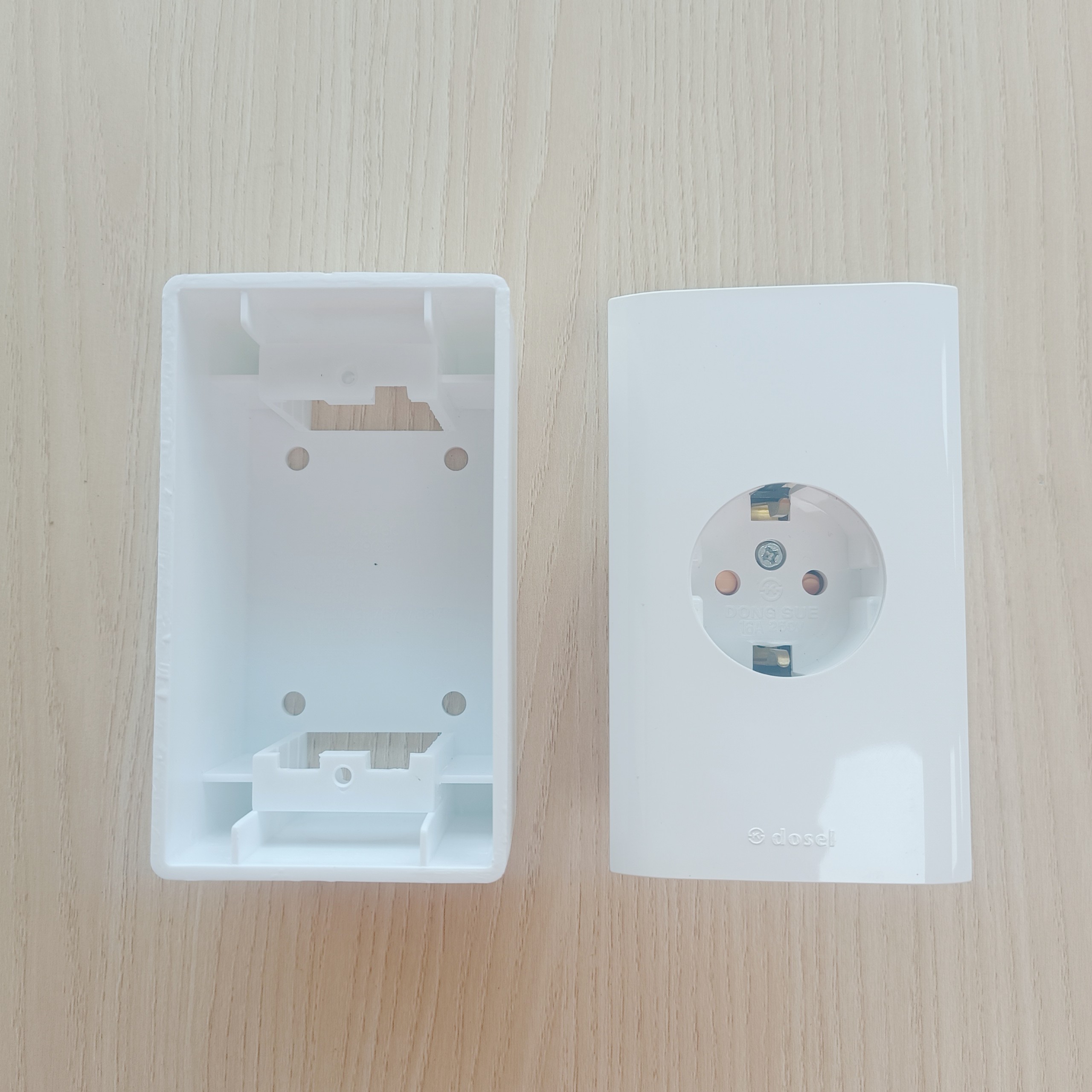 [Combo] Đế Dày Và Ổ Cắm Âm Tường 1 Lỗ Hàn Quốc Dosel