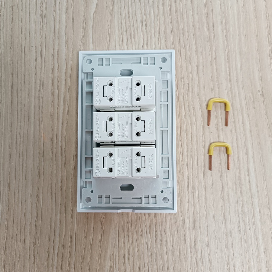 Công Tắc Điện Âm Tường 3 Nút Nhấn Hàn Quốc Dosel DLW2108