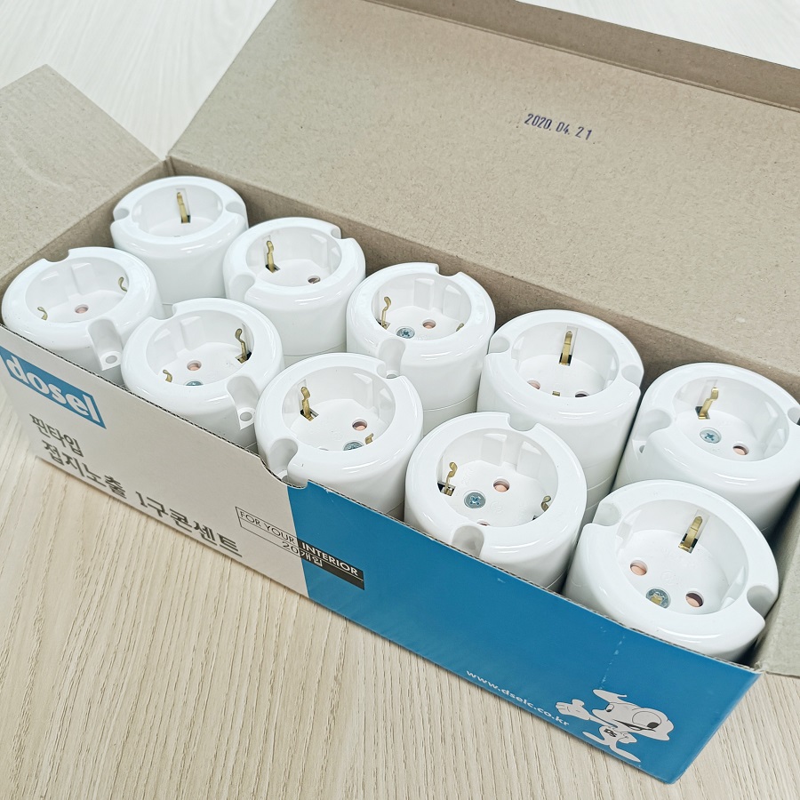 Ổ Cắm Điện Đế Nổi 1 Chấu Hàn Quốc Dosel DC1210 (Hộp 20 Cái)