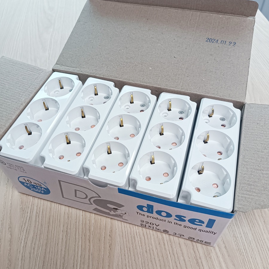 Ổ Cắm Điện Đế Nổi 3 Chấu Hàn Quốc Dosel DC1212 (Hộp 10 Cái)