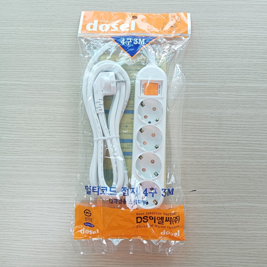 Ổ Cắm Điện Hàn Quốc 4 Lỗ 1 Công Tắc Dosel DM2217