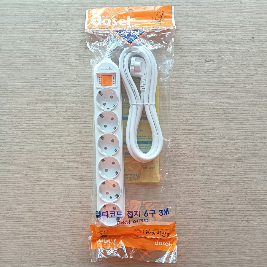 Ổ Cắm Điện Hàn Quốc 6 Lỗ 1 Công Tắc Dosel DM2219